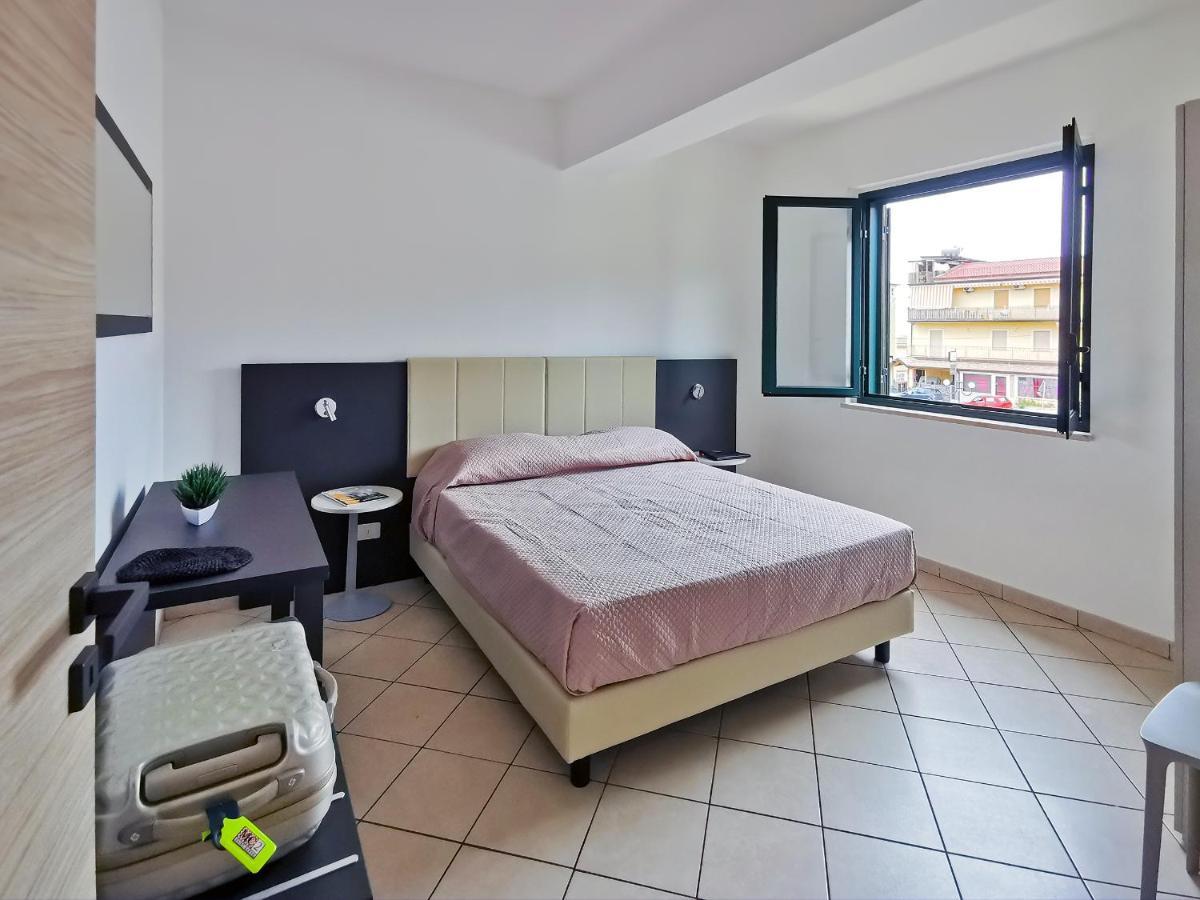 Magico Apartments - 450M Dalla Spiaggia Capo dʼOrlando Exteriör bild