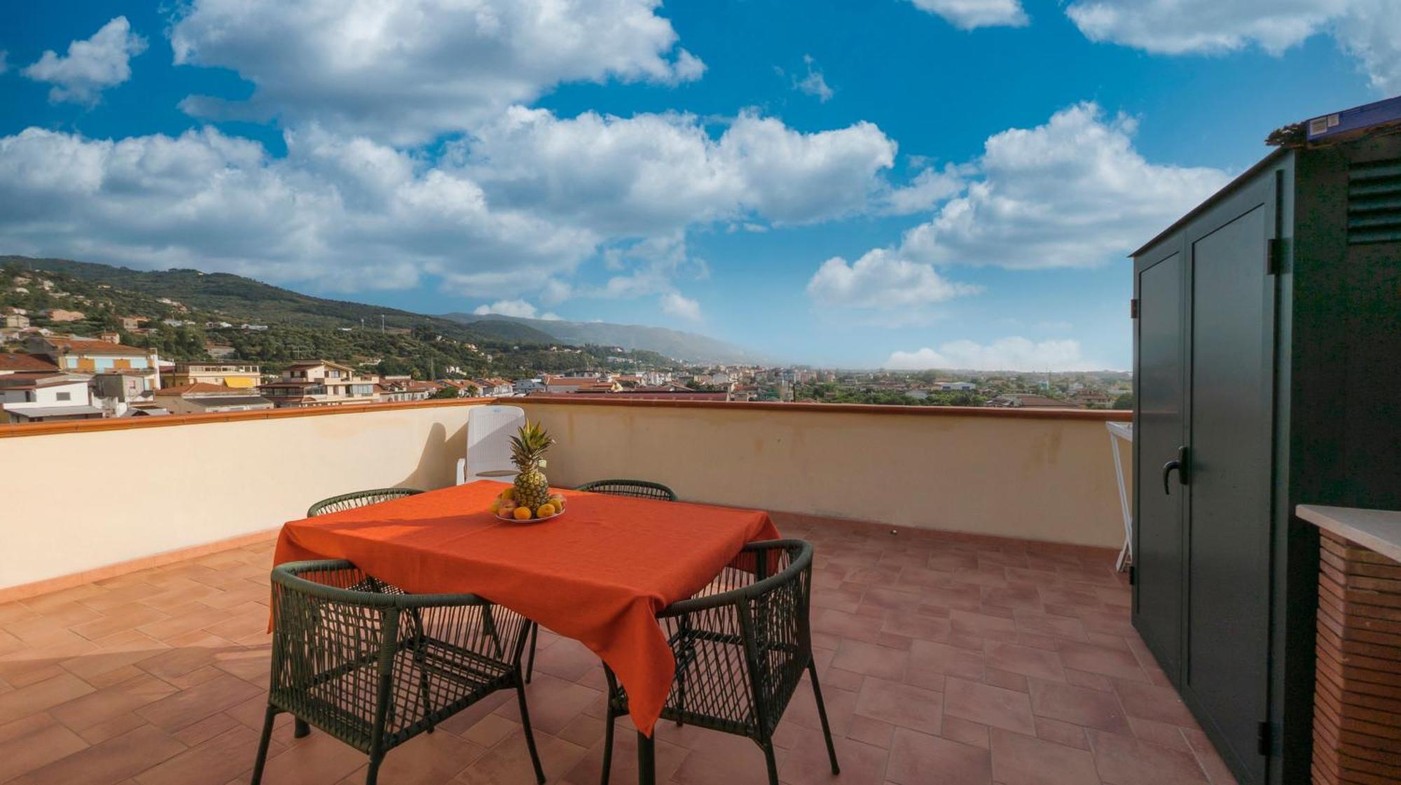 Magico Apartments - 450M Dalla Spiaggia Capo dʼOrlando Exteriör bild