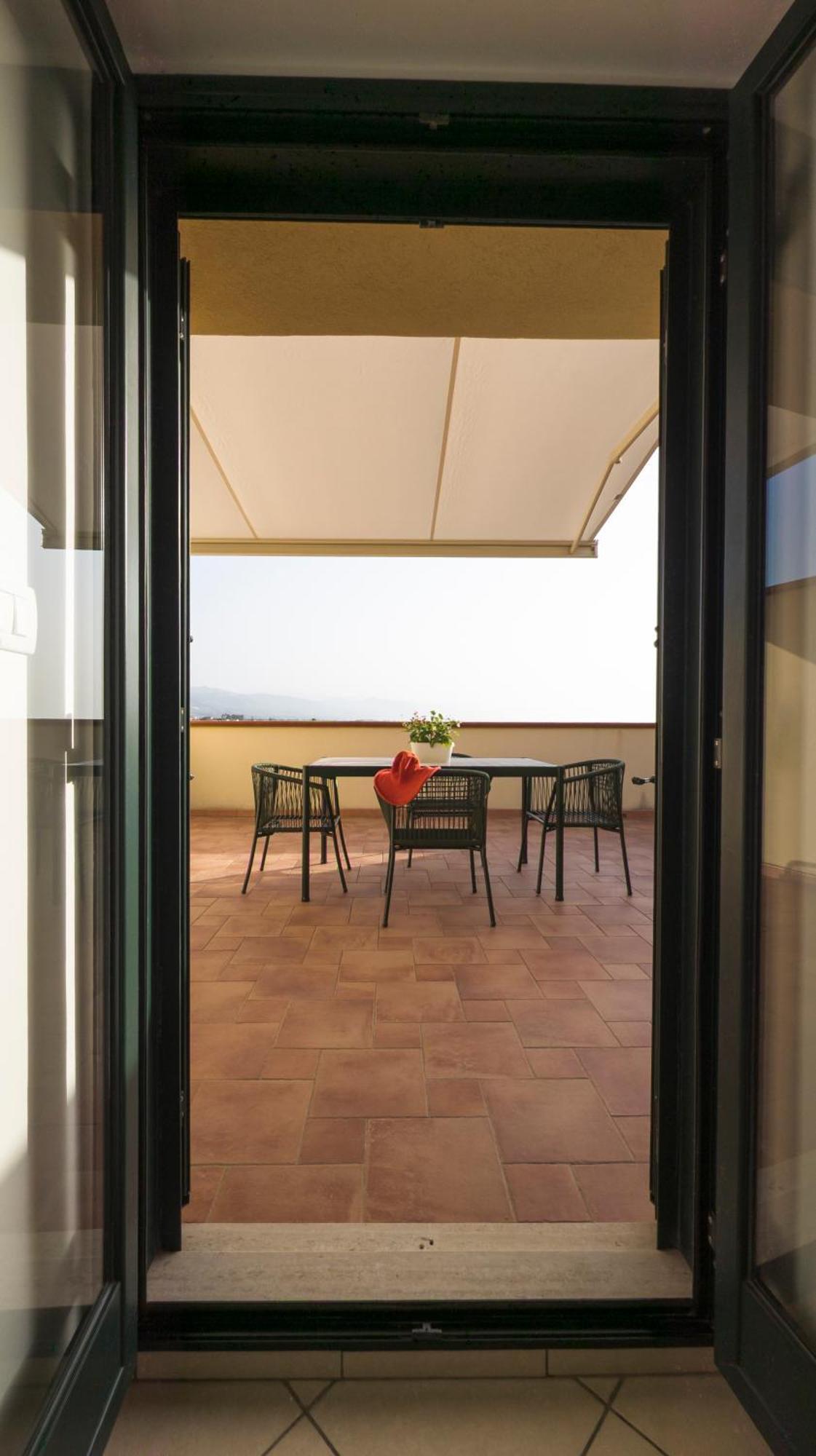 Magico Apartments - 450M Dalla Spiaggia Capo dʼOrlando Exteriör bild