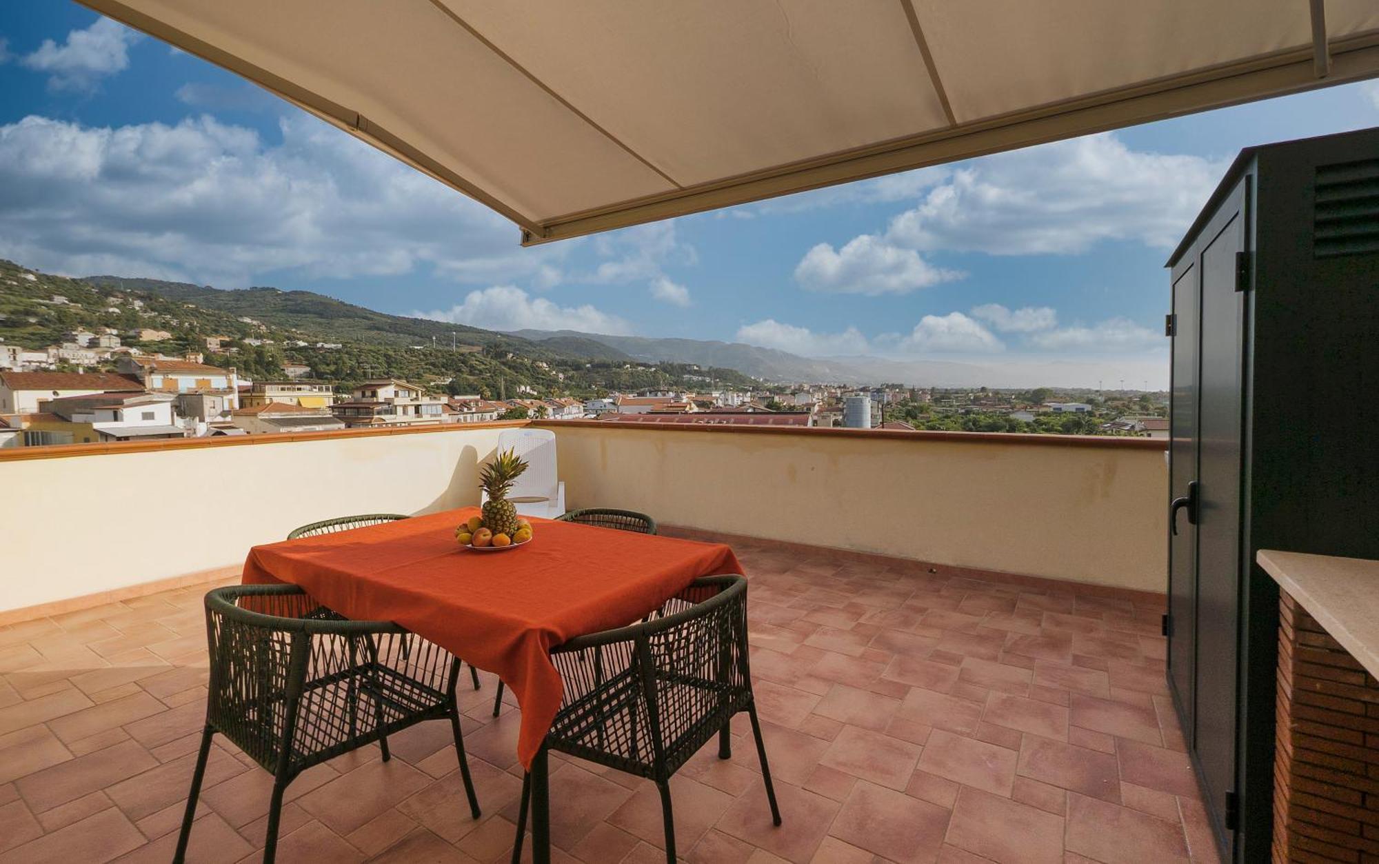 Magico Apartments - 450M Dalla Spiaggia Capo dʼOrlando Exteriör bild