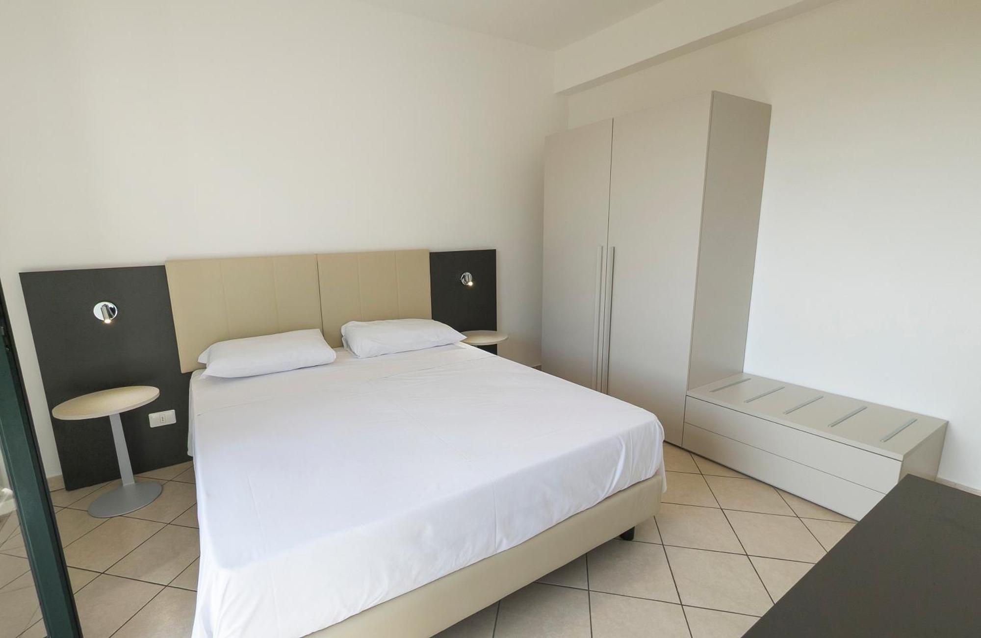 Magico Apartments - 450M Dalla Spiaggia Capo dʼOrlando Exteriör bild