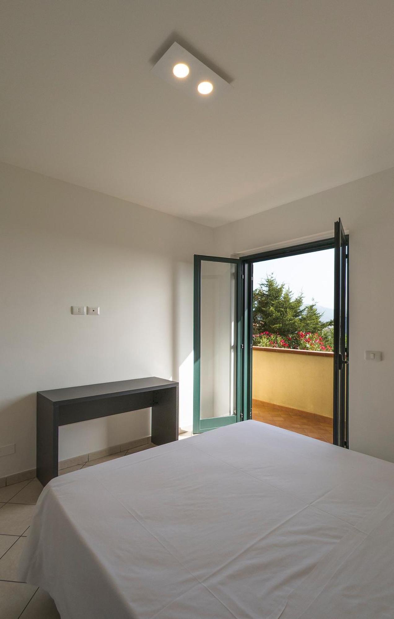 Magico Apartments - 450M Dalla Spiaggia Capo dʼOrlando Exteriör bild