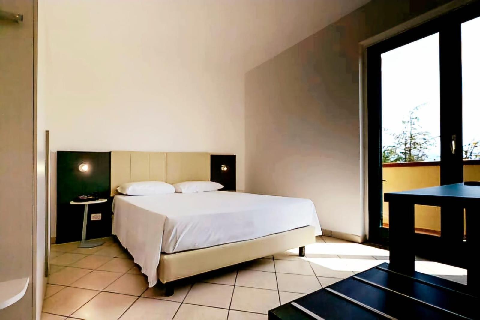Magico Apartments - 450M Dalla Spiaggia Capo dʼOrlando Exteriör bild