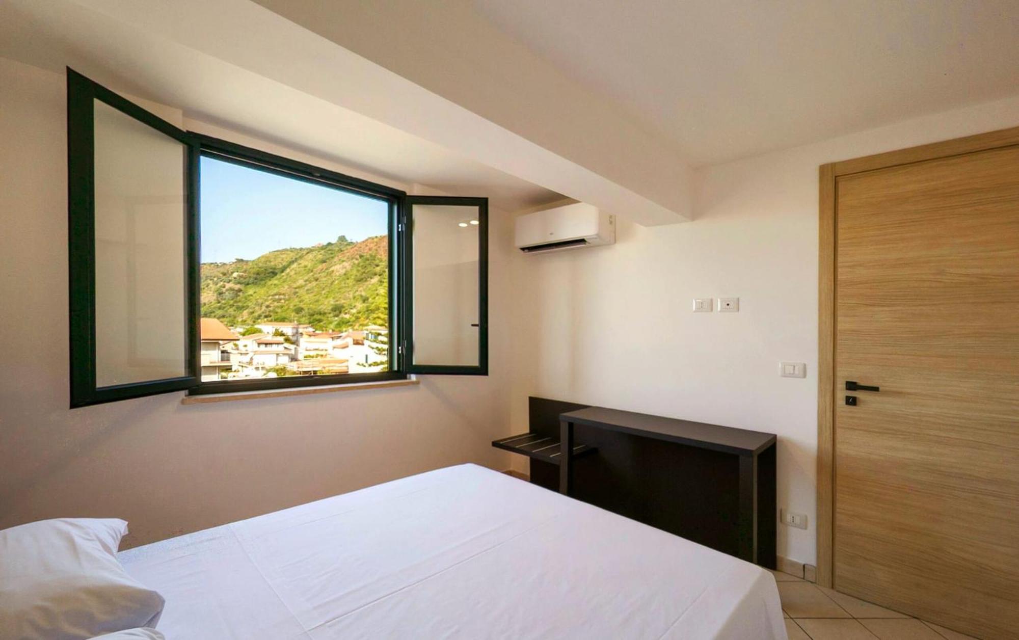 Magico Apartments - 450M Dalla Spiaggia Capo dʼOrlando Exteriör bild
