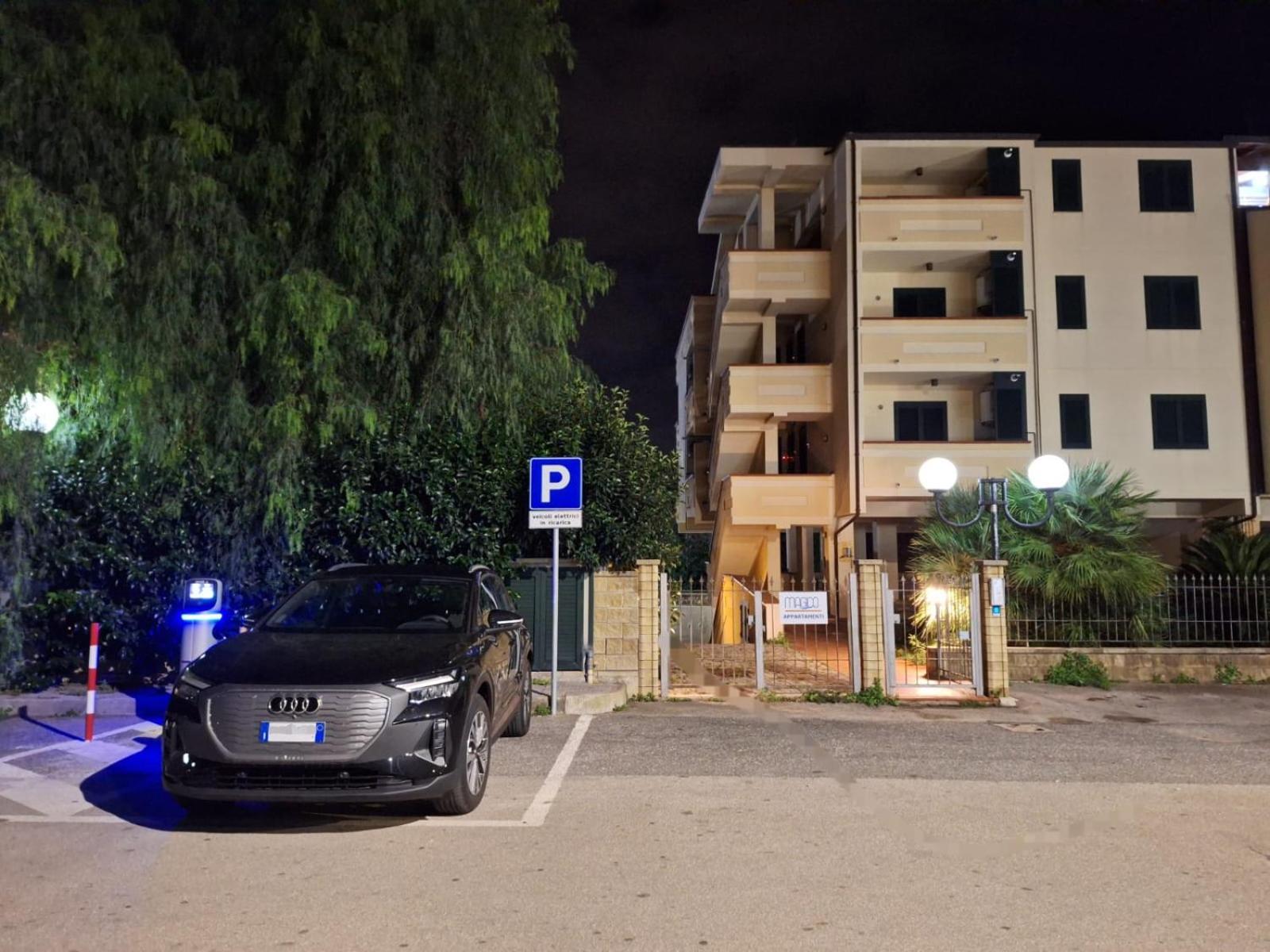 Magico Apartments - 450M Dalla Spiaggia Capo dʼOrlando Exteriör bild