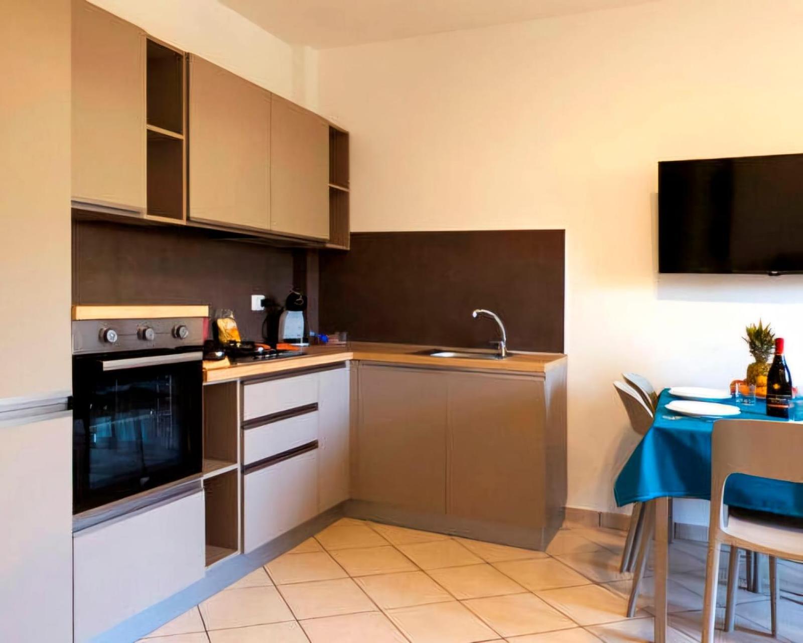 Magico Apartments - 450M Dalla Spiaggia Capo dʼOrlando Exteriör bild